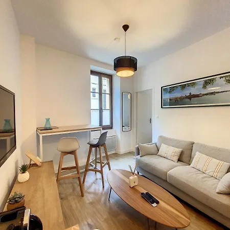 Daire ღ Le Cosy Brienne • T2 Au Centre-ville ღ Metro *